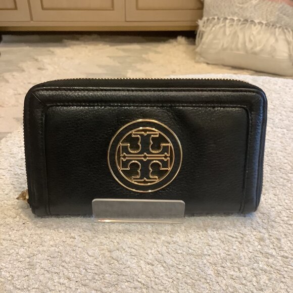 Beautiful Tory Burch Black & Gold Wallet - Picture 1 of 6